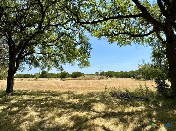 745 S Rocky Trl, Lampasas, TX 76550