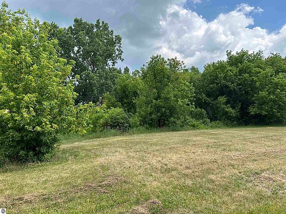 4th image of 307 Red Maple Ln