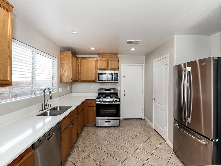 2420 Cockatoo Dr — Photo 6