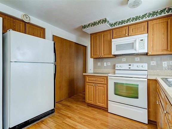 3rd image of 4640 Tropical Ln
