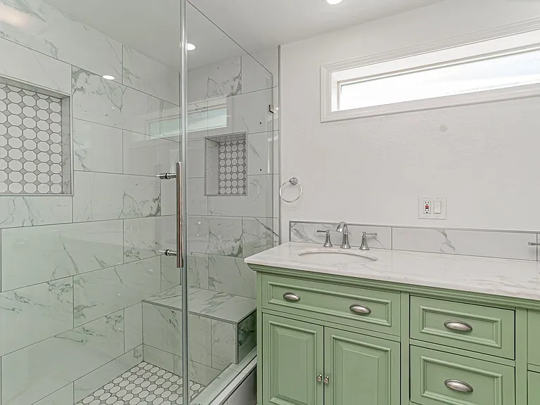 829 Broadway Ave — Photo 27