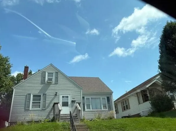1566 Auburn St, Dubuque, IA 52001