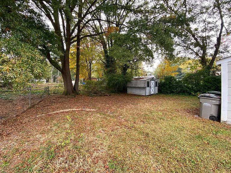 1404 Rosewood Ln — Photo 7