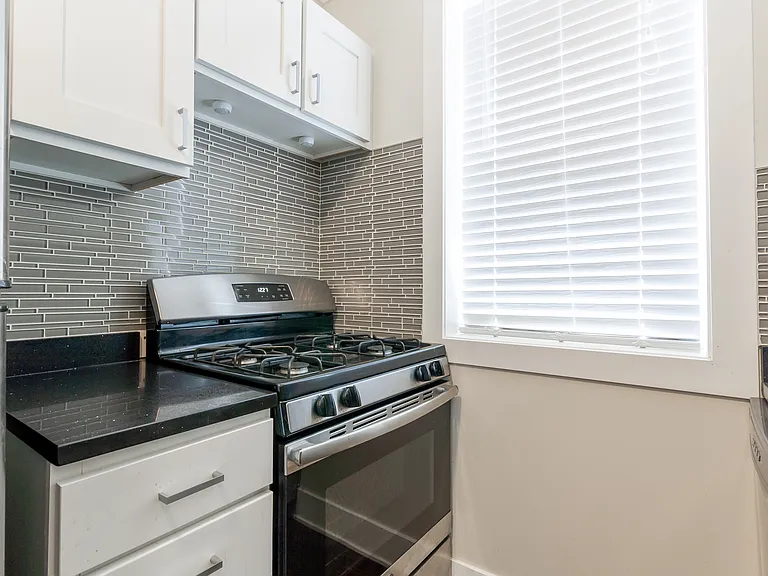 4200 N Clark St #3 — Photo 7