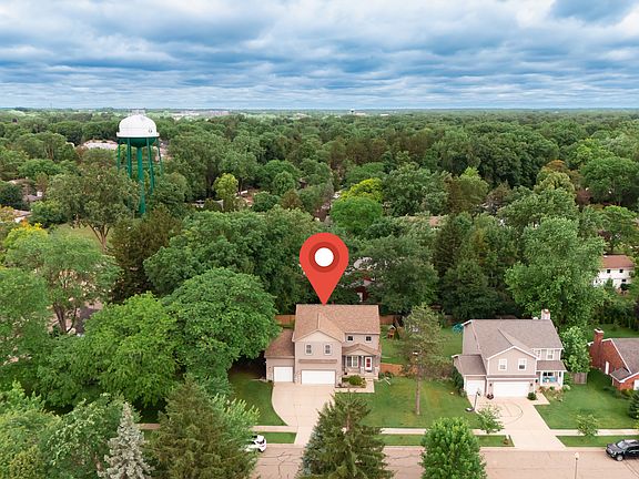 East Lansing/neighborhood view