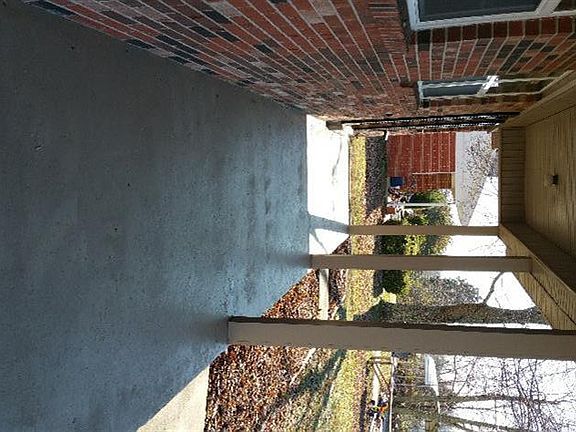 3rd image of 103 Elaine Ct