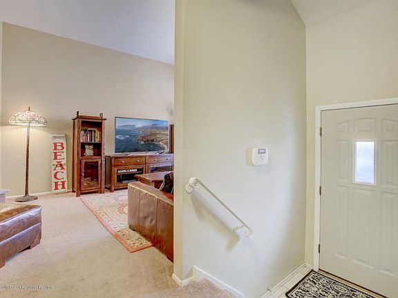 3rd image of 524 Clubhouse Dr