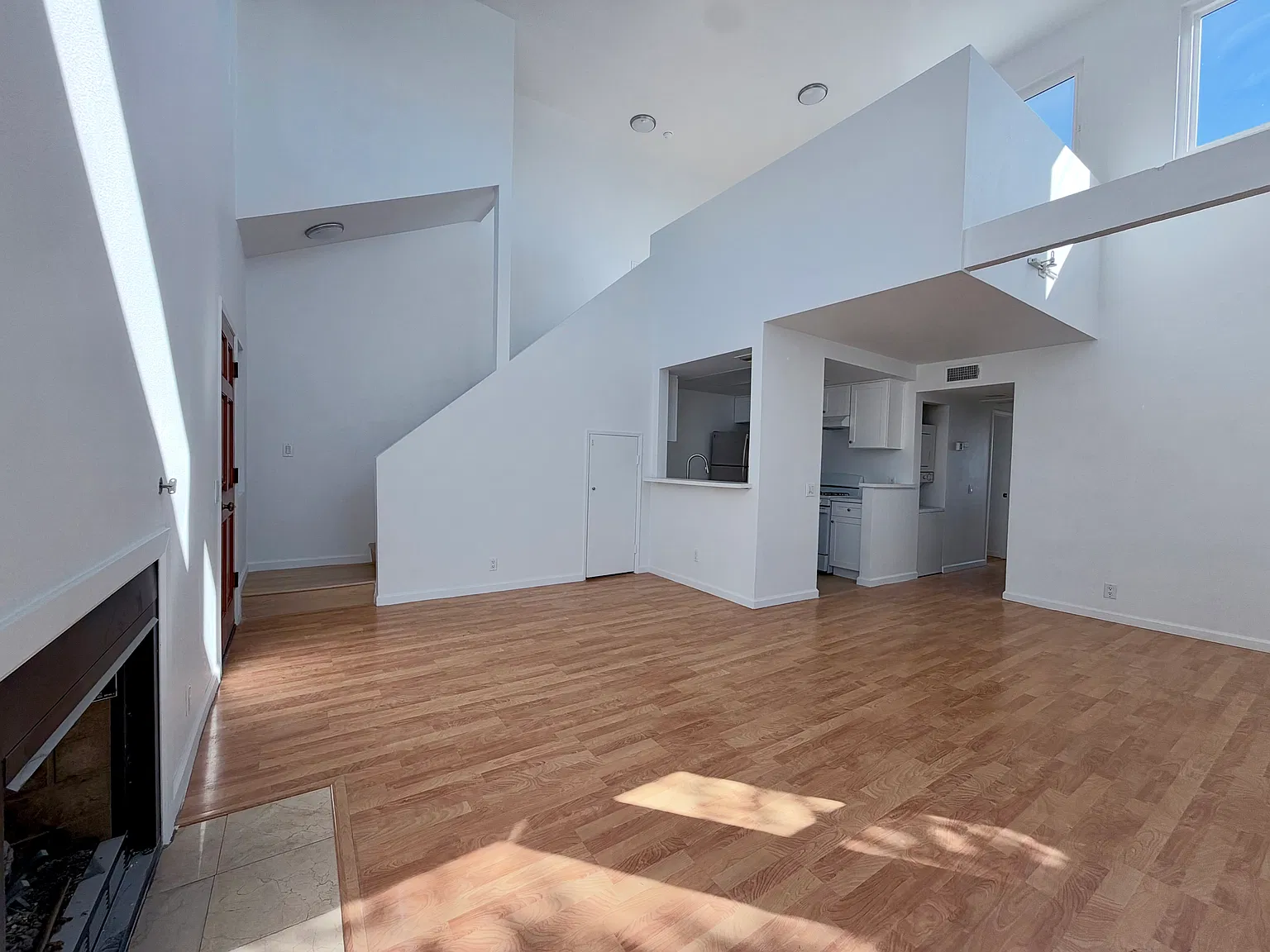 2 bed, 1004 sqft, $3,150 — Photo 2
