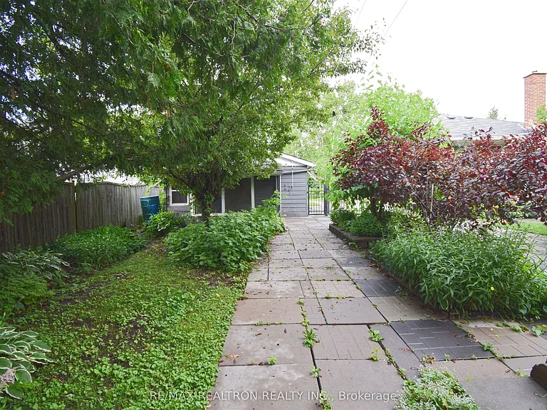 250 Meadow Rd — Photo 37