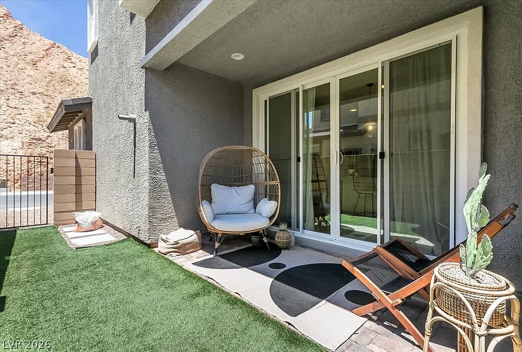 3 bed, 2.5 bath, 1491 sqft, $2,400 — Photo 2