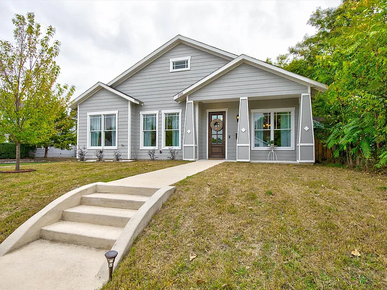2700 Gladstone Dr — Photo 35