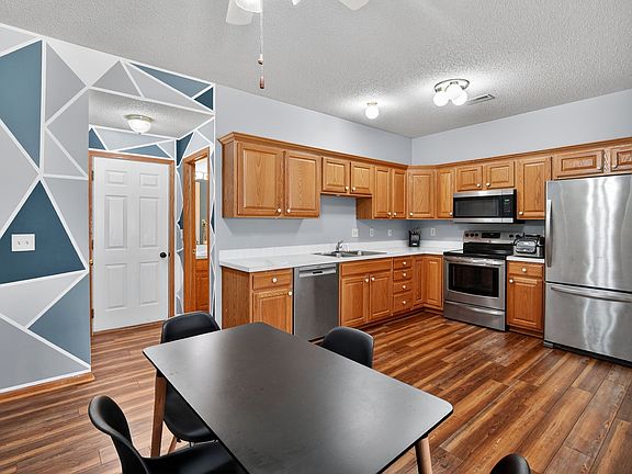 4th image of 2090 Ridgeview Cir