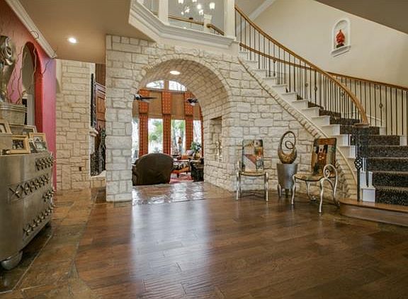 5th image of 165 Brookbend Dr
