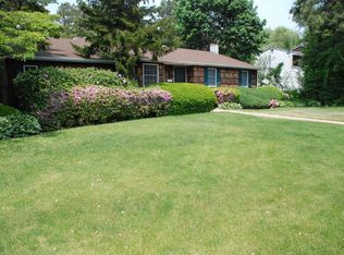 1041 Commack Rd, Dix Hills, NY 11746