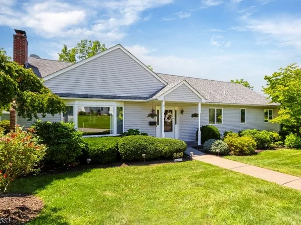 10 Grandview Ave, Lopatcong Twp., NJ 08865