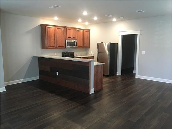 2nd image of 635 N 15th St