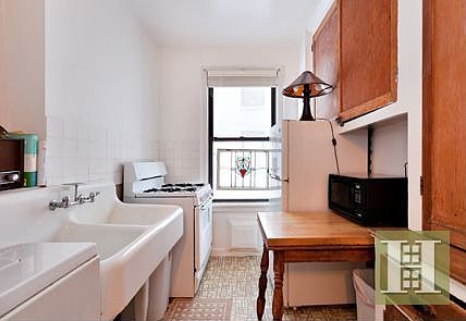 3rd image of 415 Central Park W #41