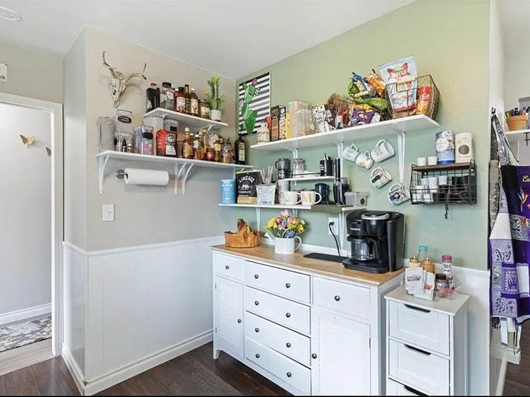 213 Bentley Dr — Photo 2