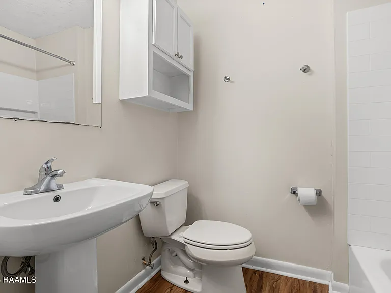 115 Woodworth Ln #F — Photo 7