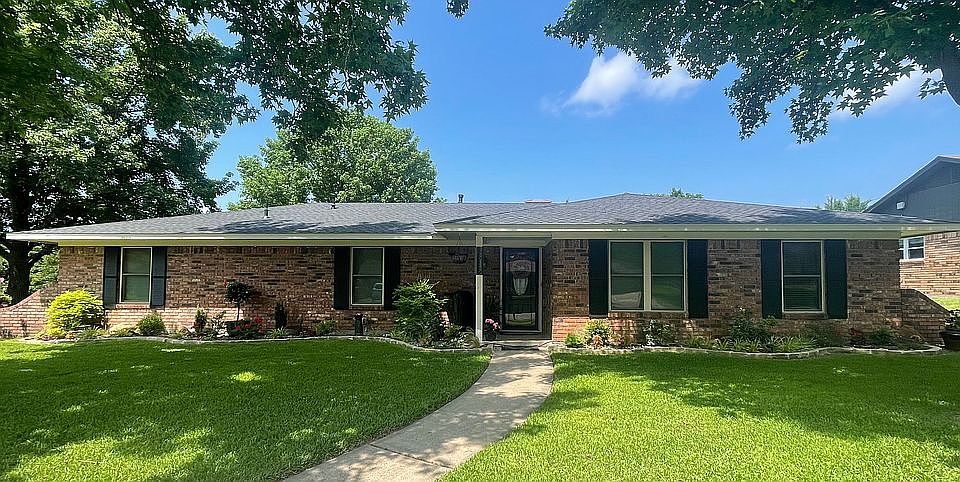 1st image of 3616 Oakwood Dr
