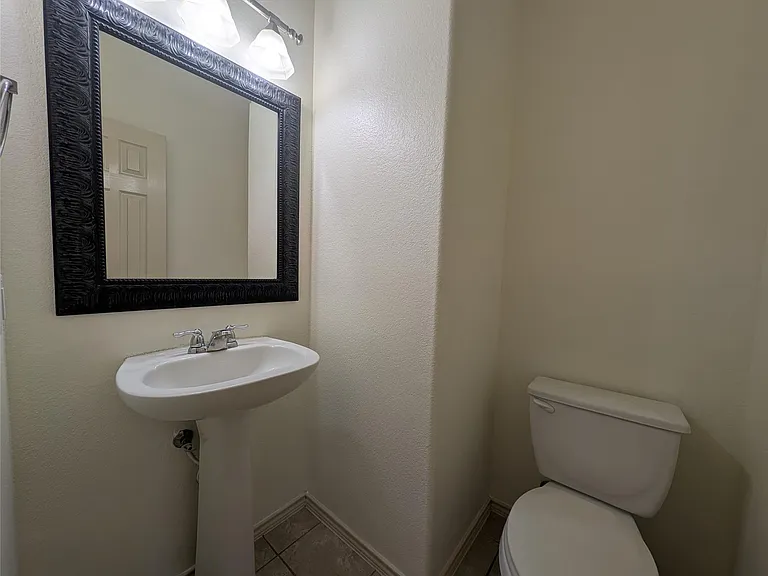 1602 Westmeadow Trl — Photo 17