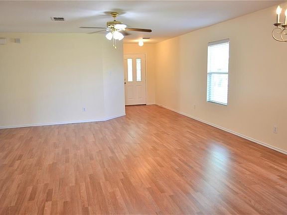 2nd image of 3005 Meadow Bluff Dr
