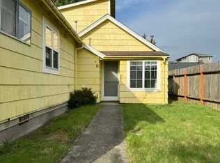 310 15th Ave APT B, Seaside, OR