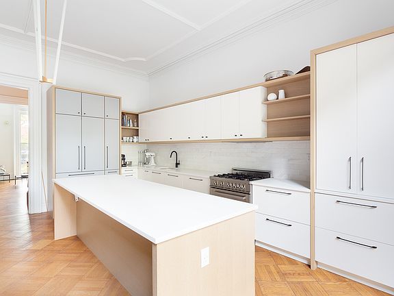 3rd image of 286 Lafayette Ave