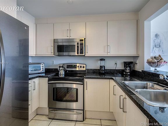 4th image of 225 Collins Ave APT 5K