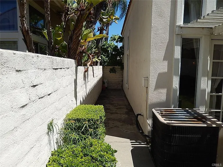 13311 Saratoga Dr — Photo 45