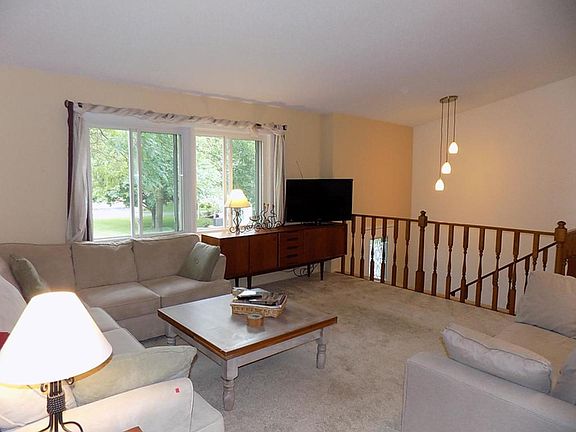 5th image of 8451 Thomas Ct N