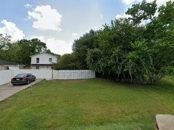 4910 Rue St, Houston, TX 77033