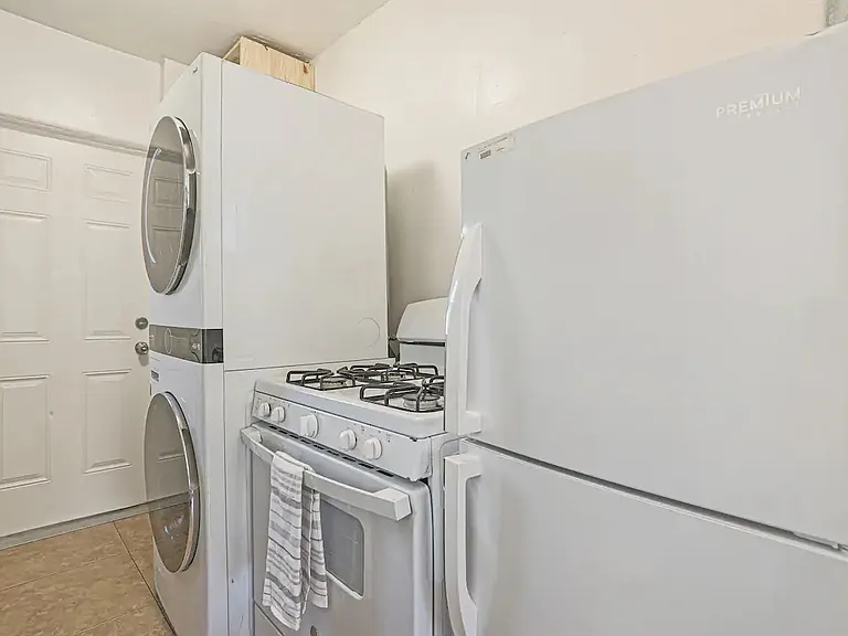 422 N 18th Ave #1 — Photo 5