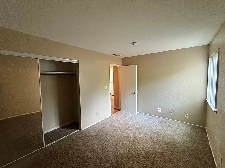 Acacia Apartments — Photo 27