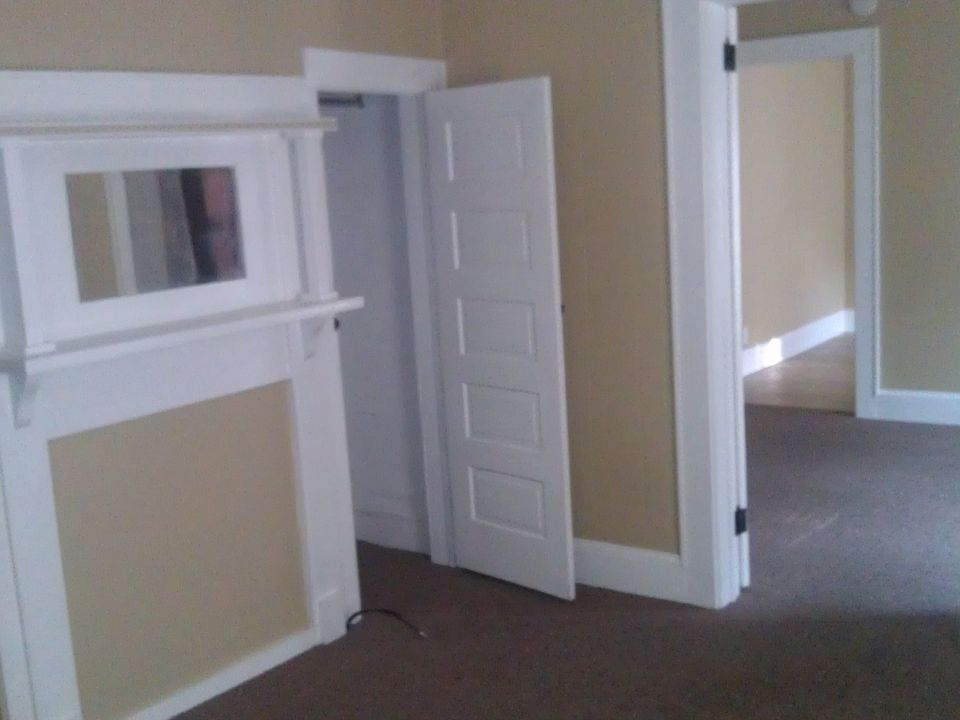 1st image of 907 Wilson Ave APT 1