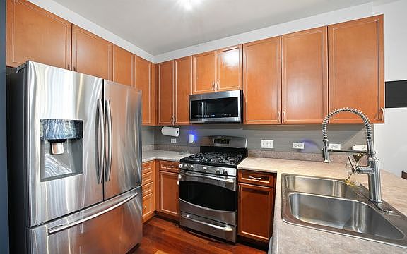 4th image of 510 W Elm St Unit 1033