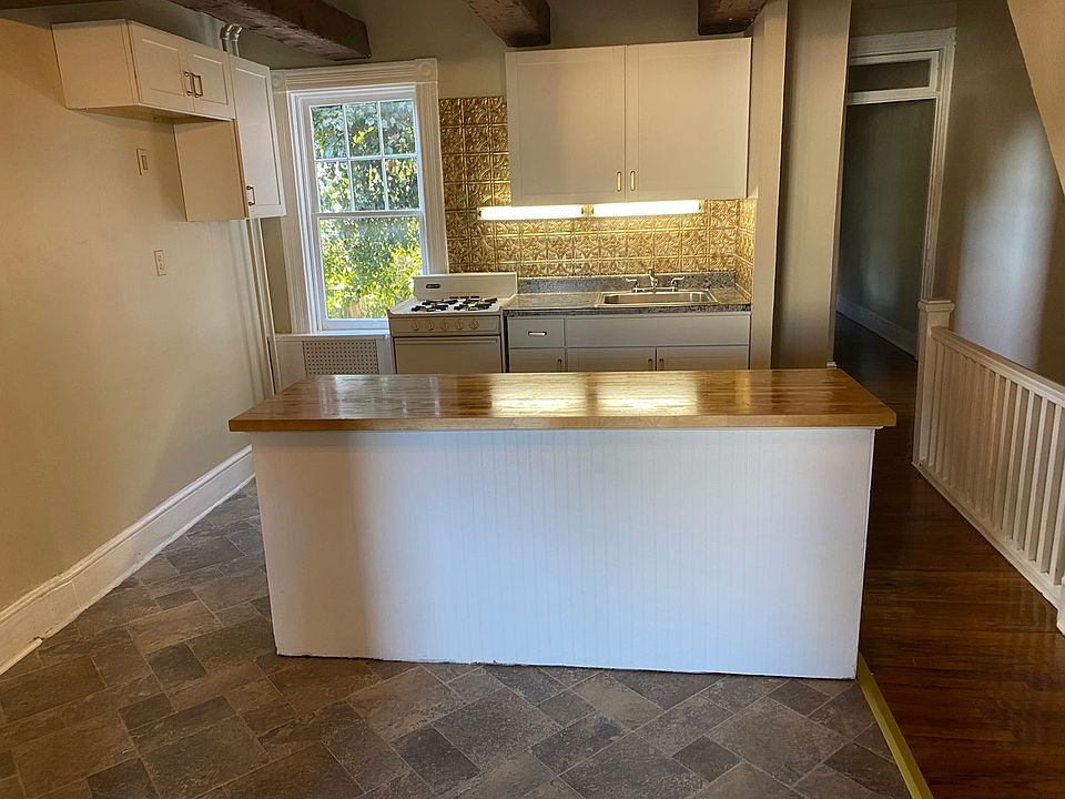 1st image of 332 N Charlotte St #2