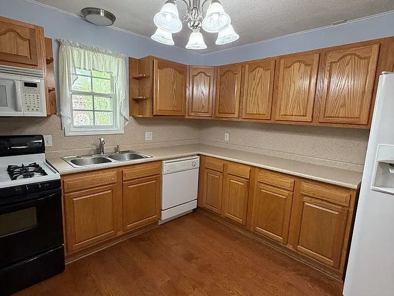 412 S Duke Ave — Photo 8