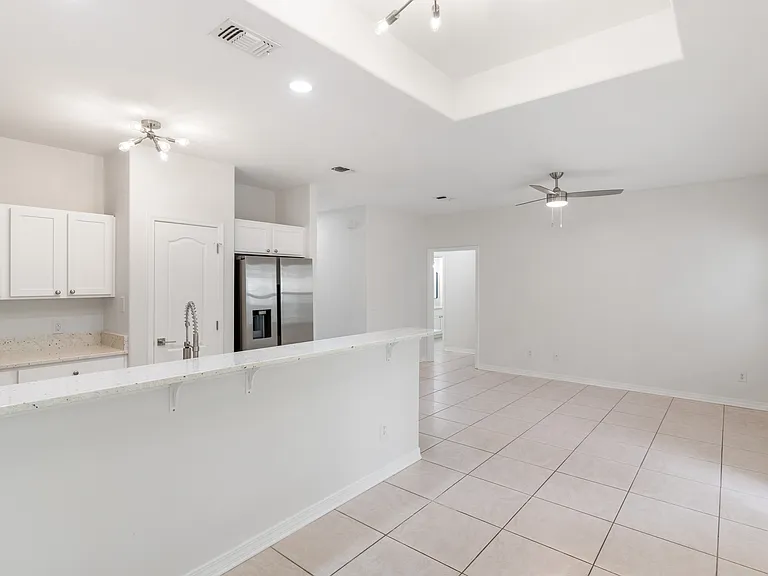 2031 Presidio St #2029 — Photo 6