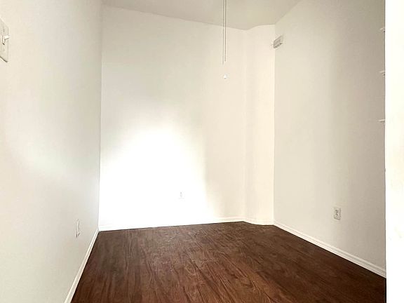 3rd image of 121 Wythe Ave #2R