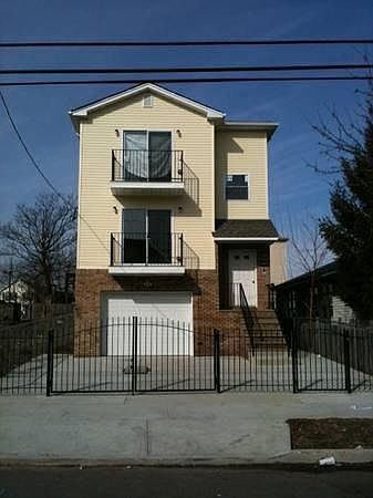 1st image of 393 Littleton Ave #2