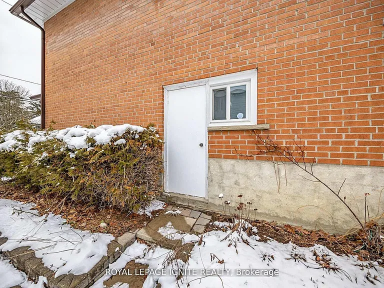 83 Deep Dene Dr #MAIN — Photo 7