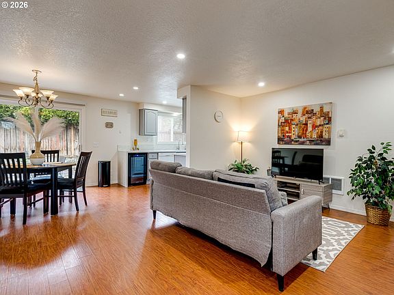 3rd image of 3300 Kauffman Ave APT 12
