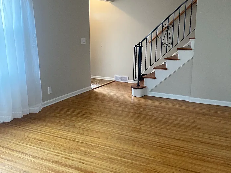 55 Stanford Rd W — Photo 7