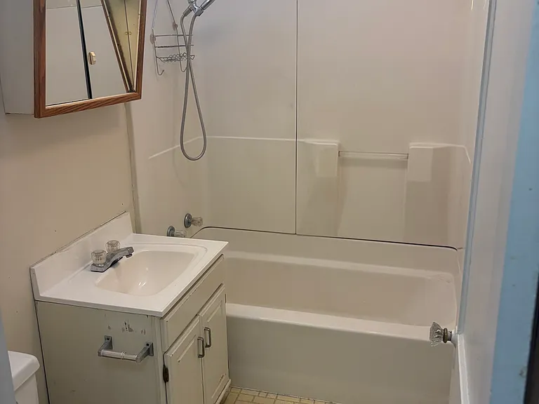 75 Carmel Rd #2W — Photo 7