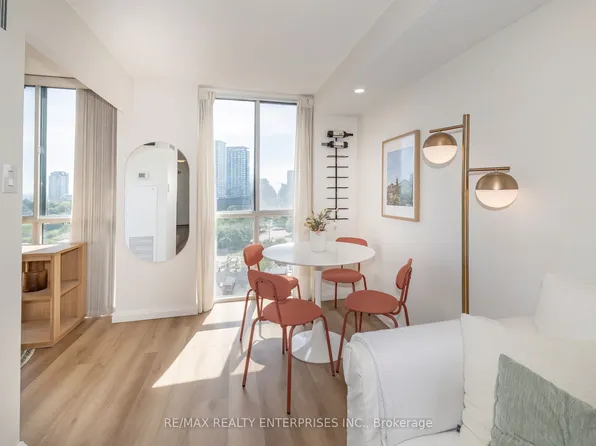 801 King St W, Toronto, ON