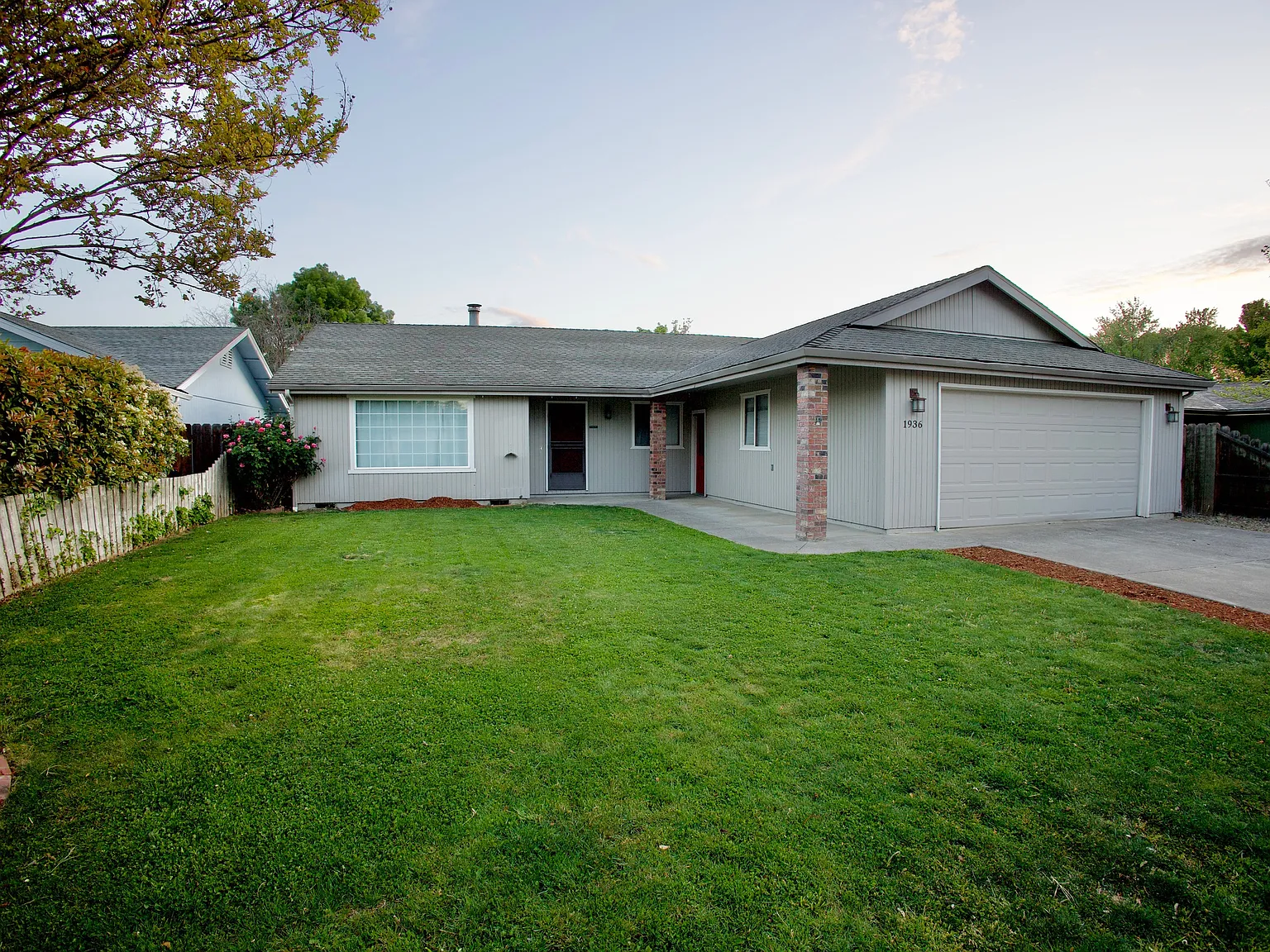 1936 Hutchins Cir — Photo 1