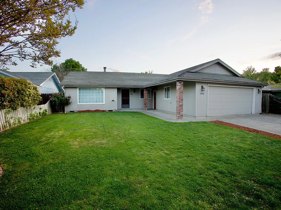 1936 Hutchins Cir