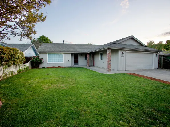 1936 Hutchins Cir, Medford, OR 97504