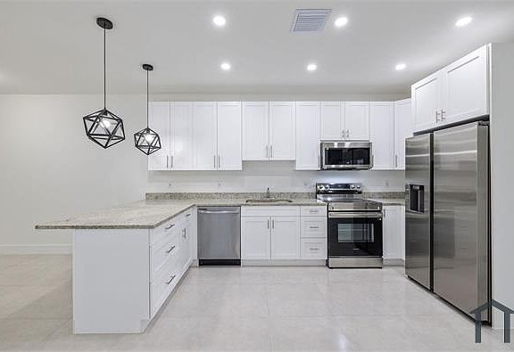 5th image of 11238 SW 187th St